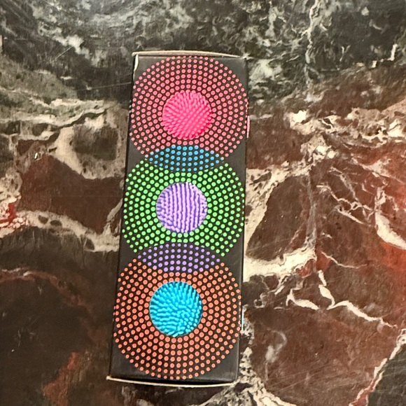 NEEDOH teenie fuzz ball the velvet squeeze NEW - Picture 3 of 3